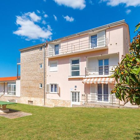 Awesome Apartment In Sveti Filip I Jakov W/ 1 Bedrooms Экстерьер фото