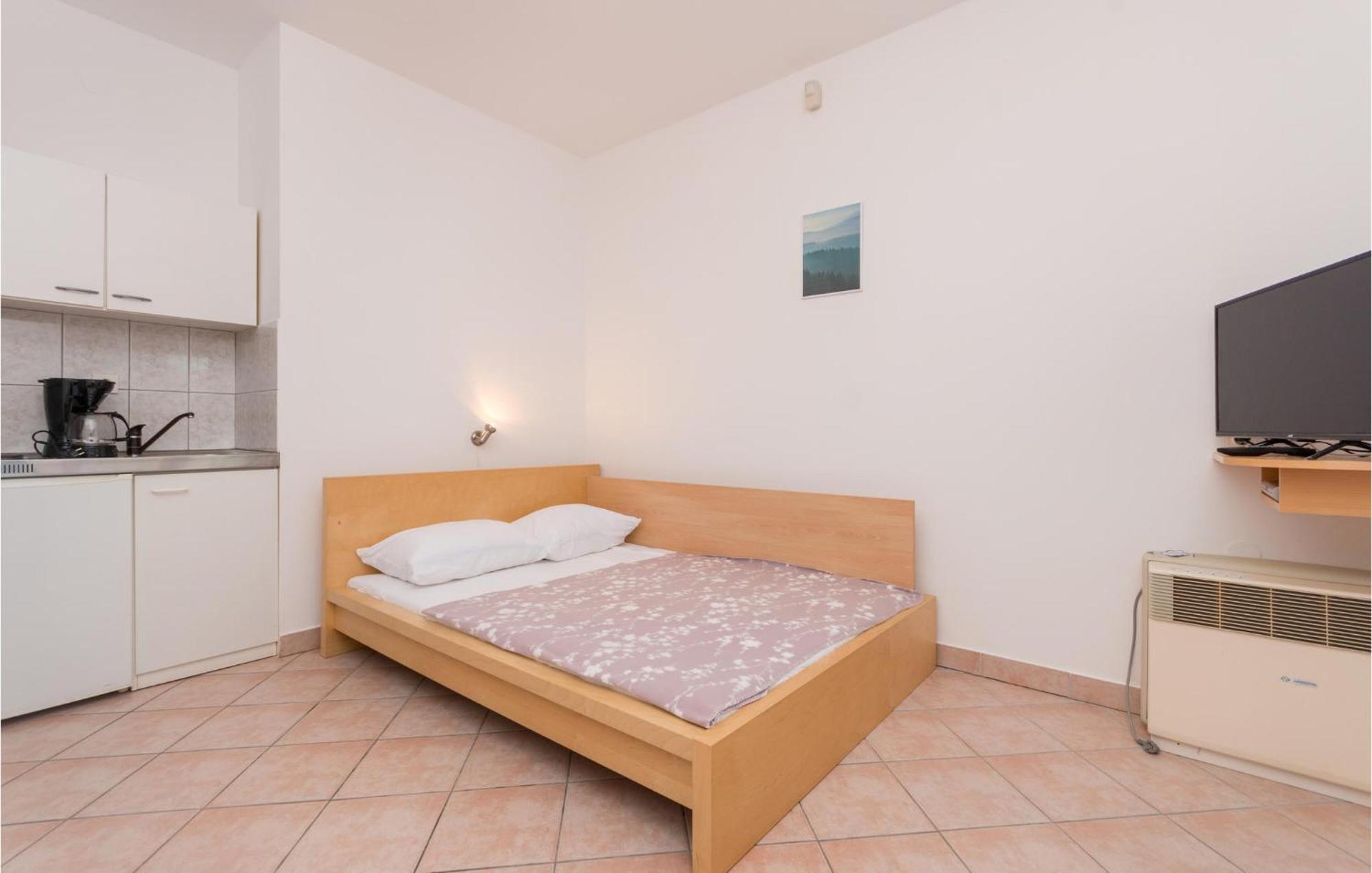 Awesome Apartment In Sveti Filip I Jakov W/ 1 Bedrooms Экстерьер фото